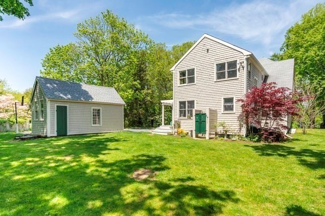 35 Chapel St, Duxbury MA 02332-3822 exterior