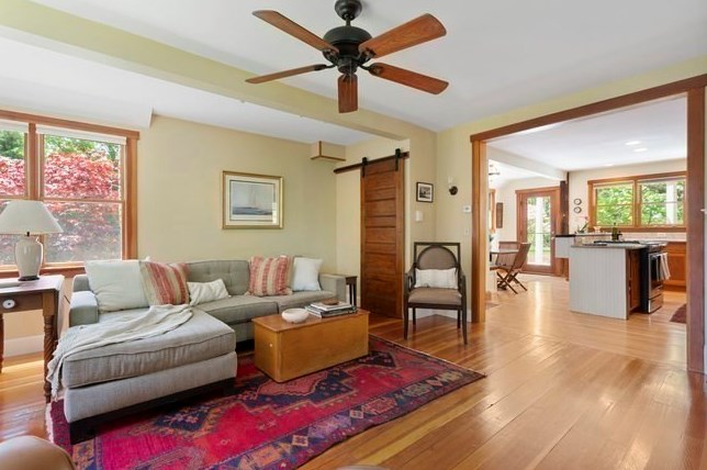 35 Chapel St, Duxbury MA 02332-3822 exterior