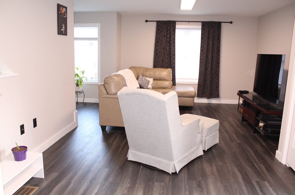 443 Cambridge St, Worcester MA 01603-2325 exterior