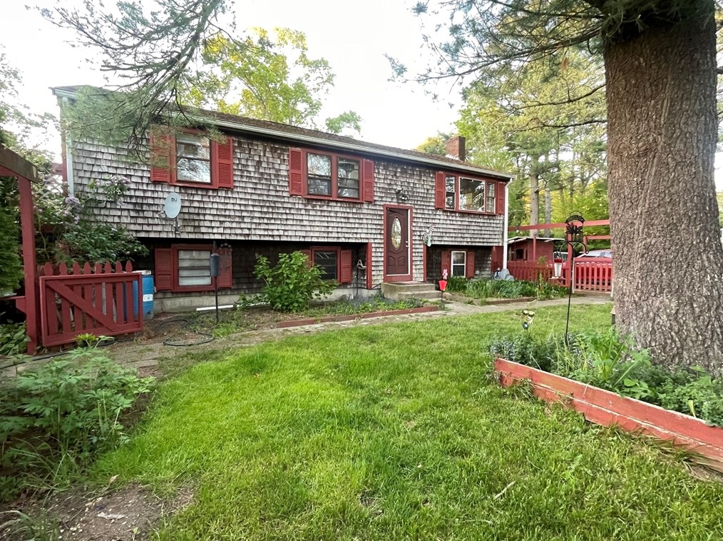8 Atwood St, Carver, MA 02330