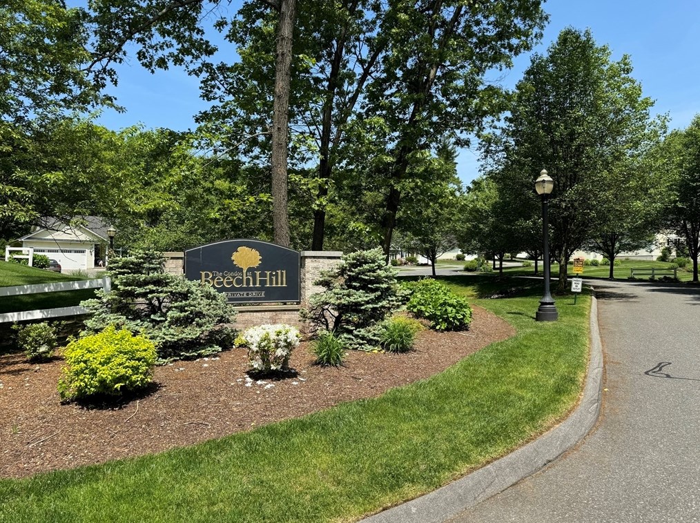 65 Beech Hill Rd, West Springfield MA 01089-1209 exterior