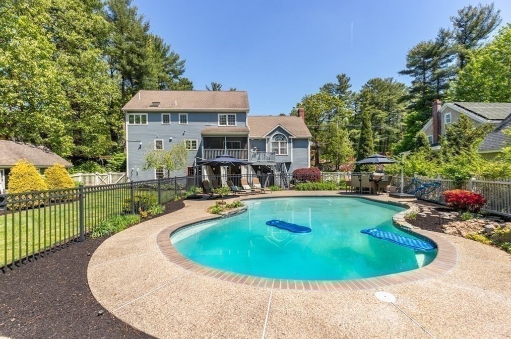 108 Franklin St, Reading MA 01867-1027 exterior