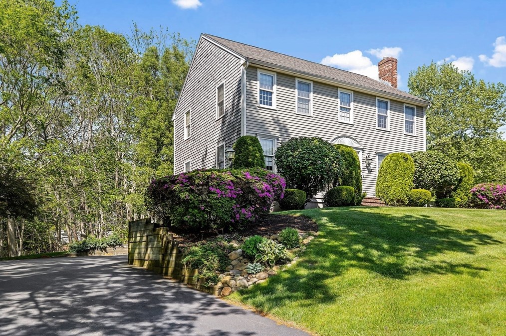 125 Bradley Ln, East Bridgewater, MA 02324