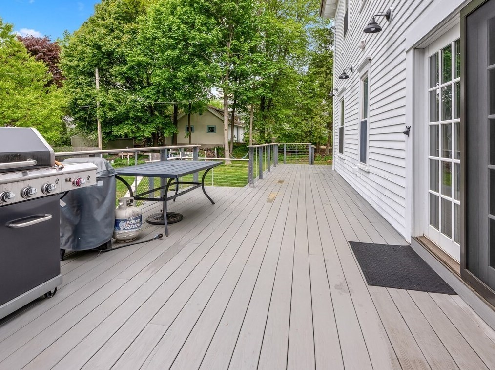 56 Moore Ave, Worcester MA 01602-1820 exterior