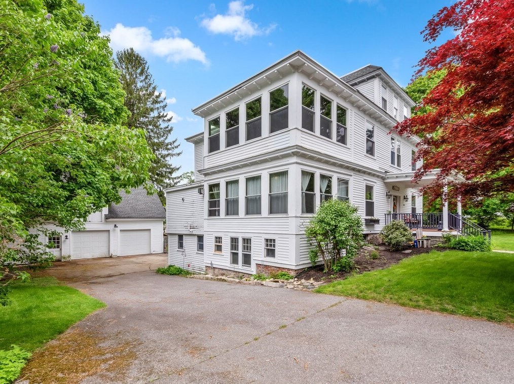 56 Moore Ave, Worcester MA 01602-1820 exterior