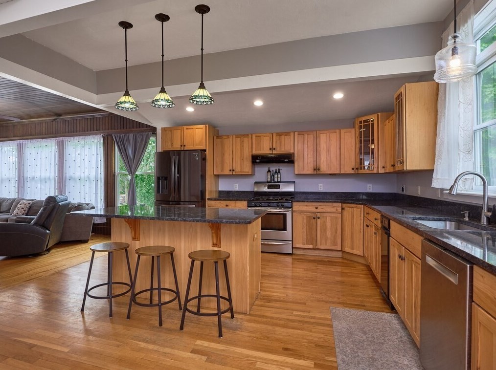 56 Moore Ave, Worcester MA 01602-1820 exterior