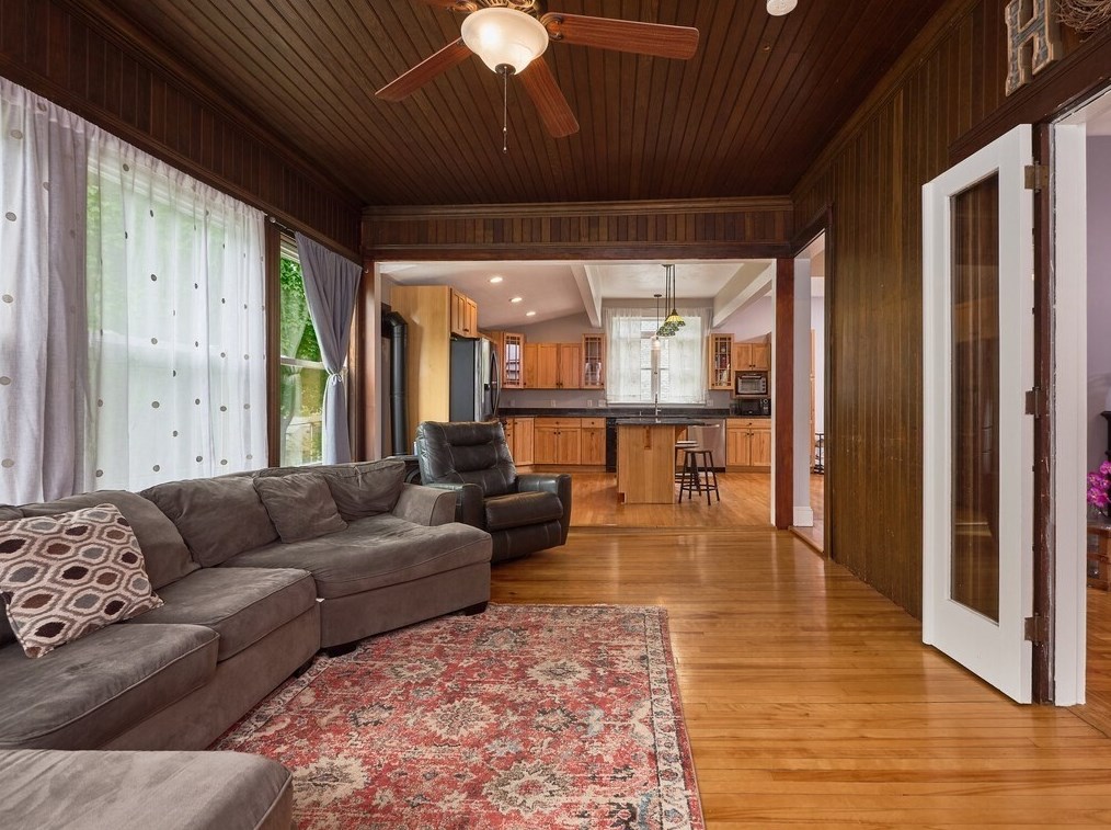 56 Moore Ave, Worcester MA 01602-1820 exterior