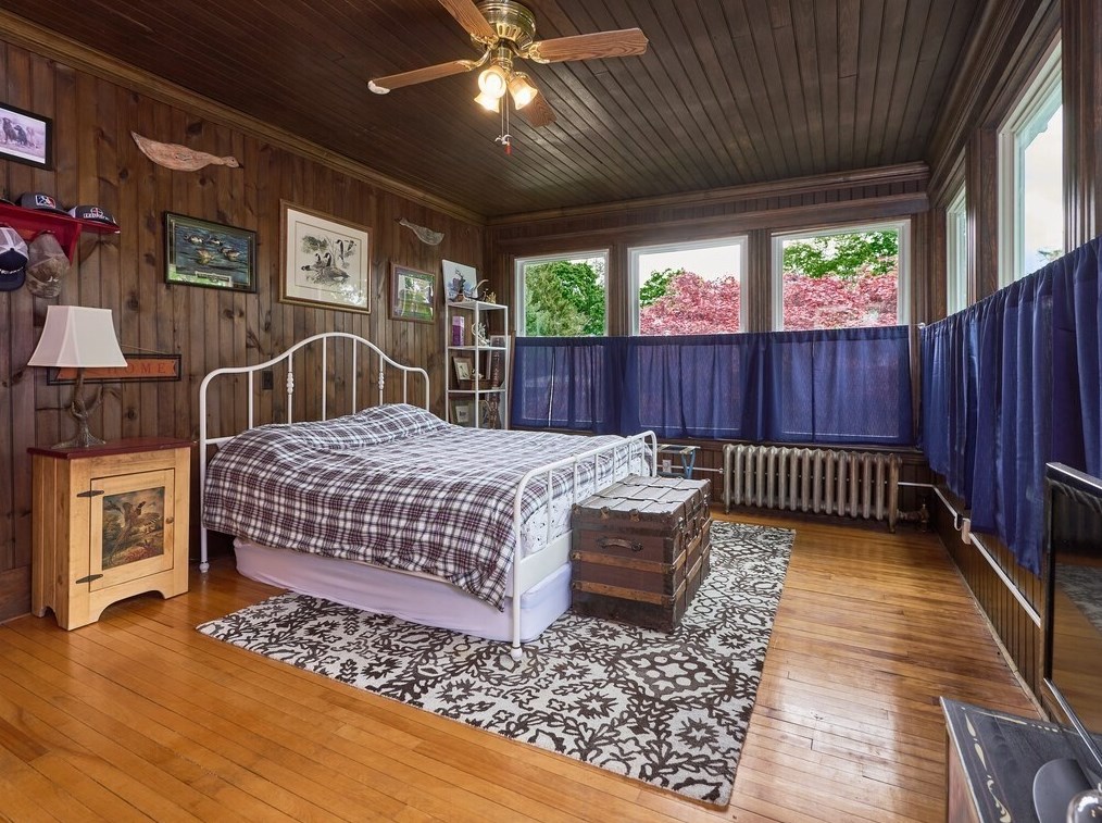 56 Moore Ave, Worcester MA 01602-1820 exterior