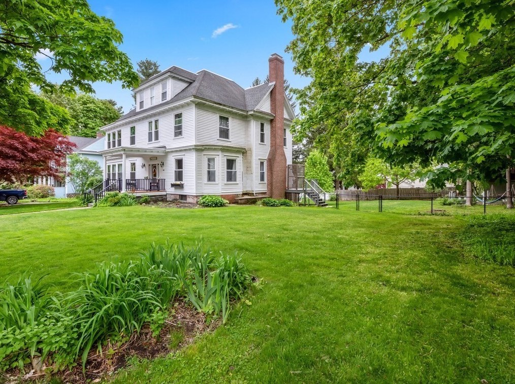 56 Moore Ave, Worcester MA 01602-1820 exterior