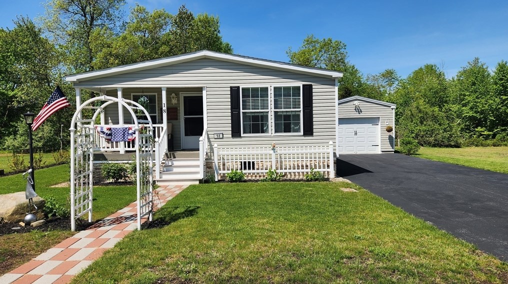 18 Constitution Ave, Warren, MA 01083