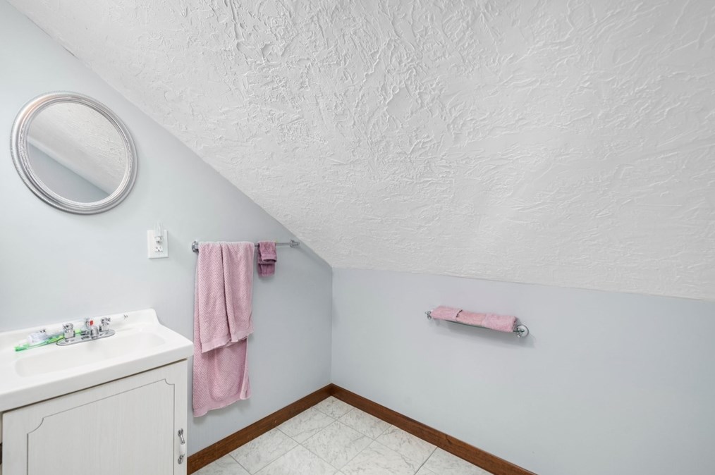 31 Tyson Rd, Worcester MA  01606-1124 exterior