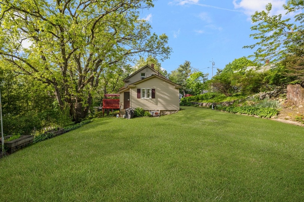 31 Tyson Rd, Worcester MA  01606-1124 exterior