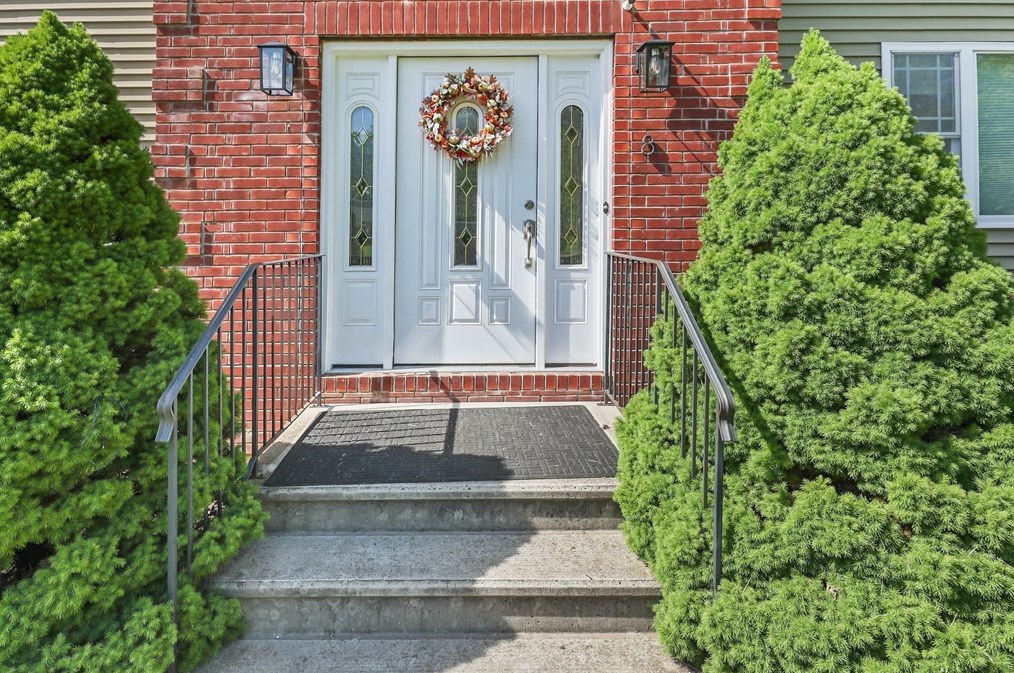 8 Tihonet St, Worcester, MA 01602