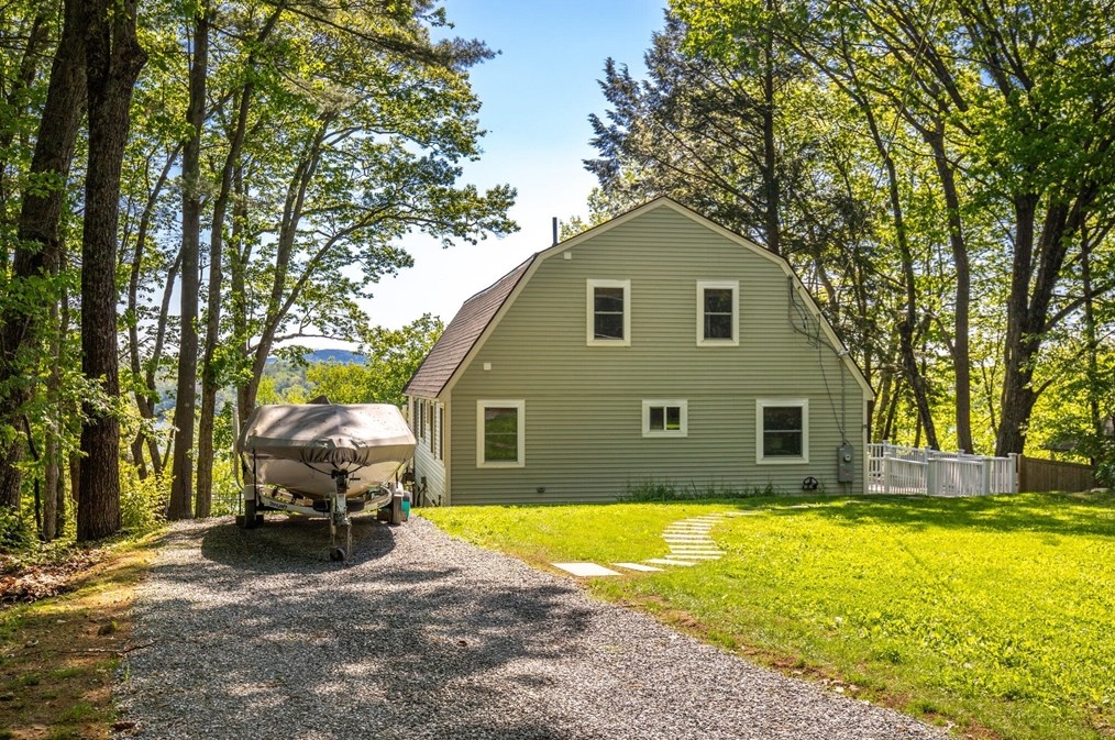 10 Lake View Dr, Ashburnham, MA 01430 exterior