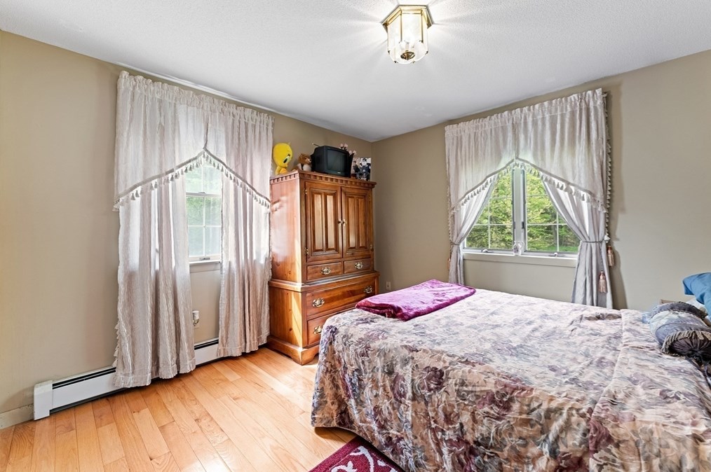 810 Birnie Ave, West Springfield MA  01089-4404 exterior