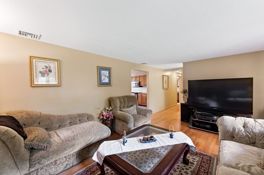 810 Birnie Ave, West Springfield MA  01089-4404 exterior