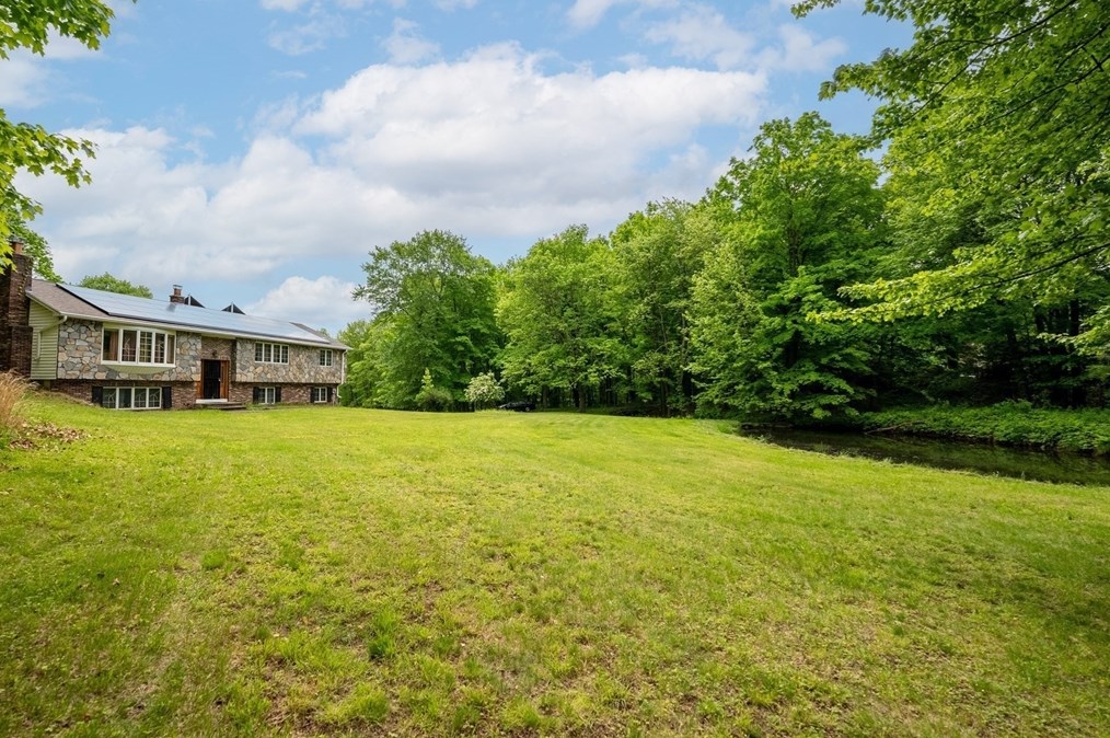 810 Birnie Ave, West Springfield MA  01089-4404 exterior