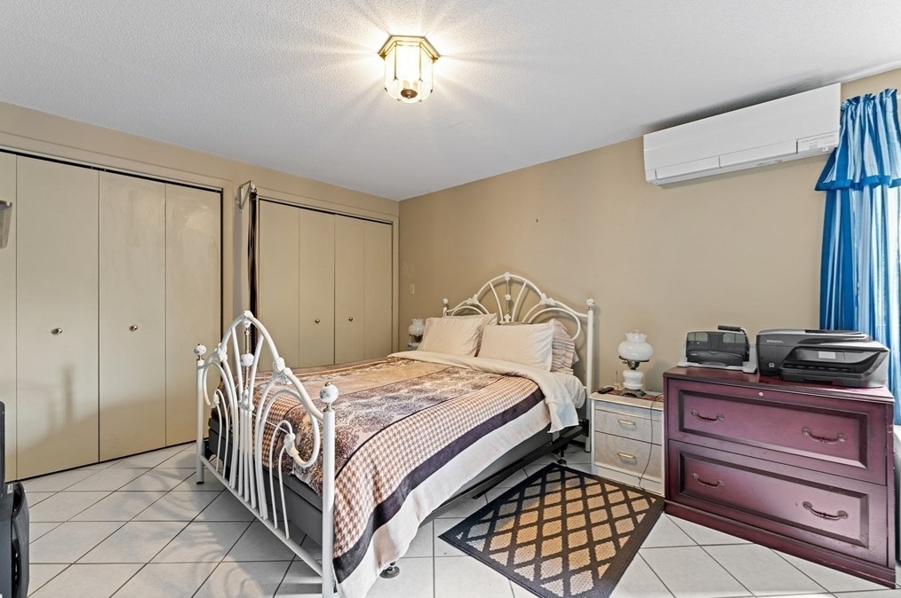 810 Birnie Ave, West Springfield MA  01089-4404 exterior