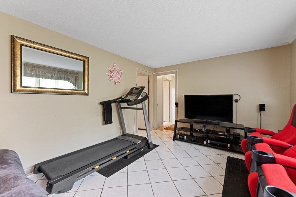 810 Birnie Ave, West Springfield MA  01089-4404 exterior