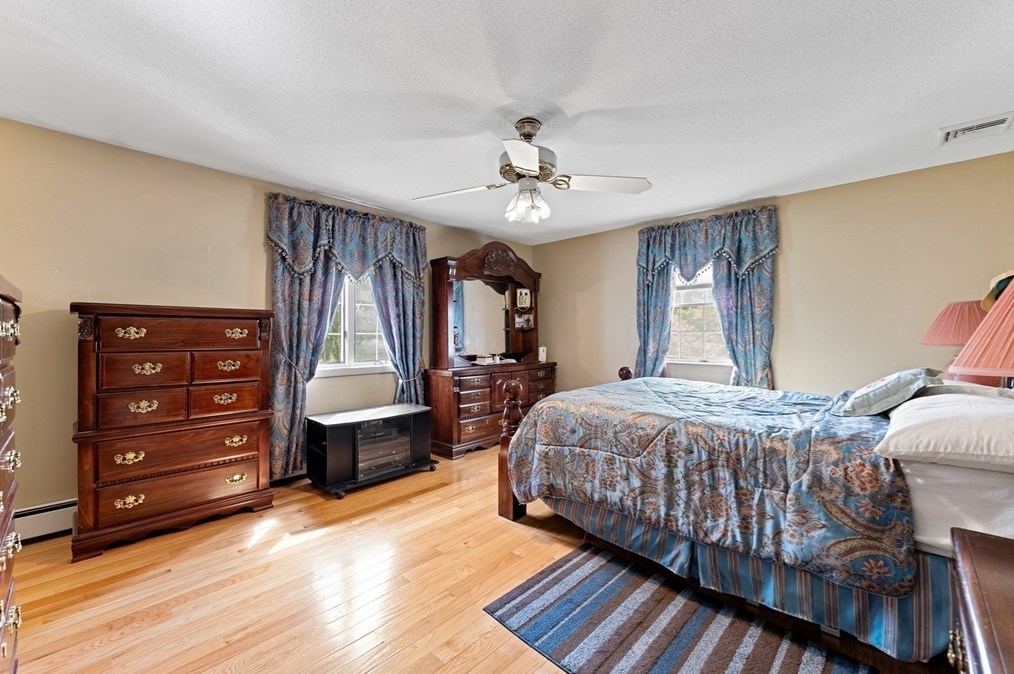 810 Birnie Ave, West Springfield MA  01089-4404 exterior