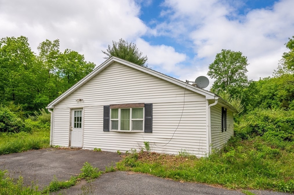 810 Birnie Ave, West Springfield MA  01089-4404 exterior