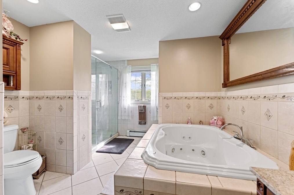 810 Birnie Ave, West Springfield MA  01089-4404 exterior