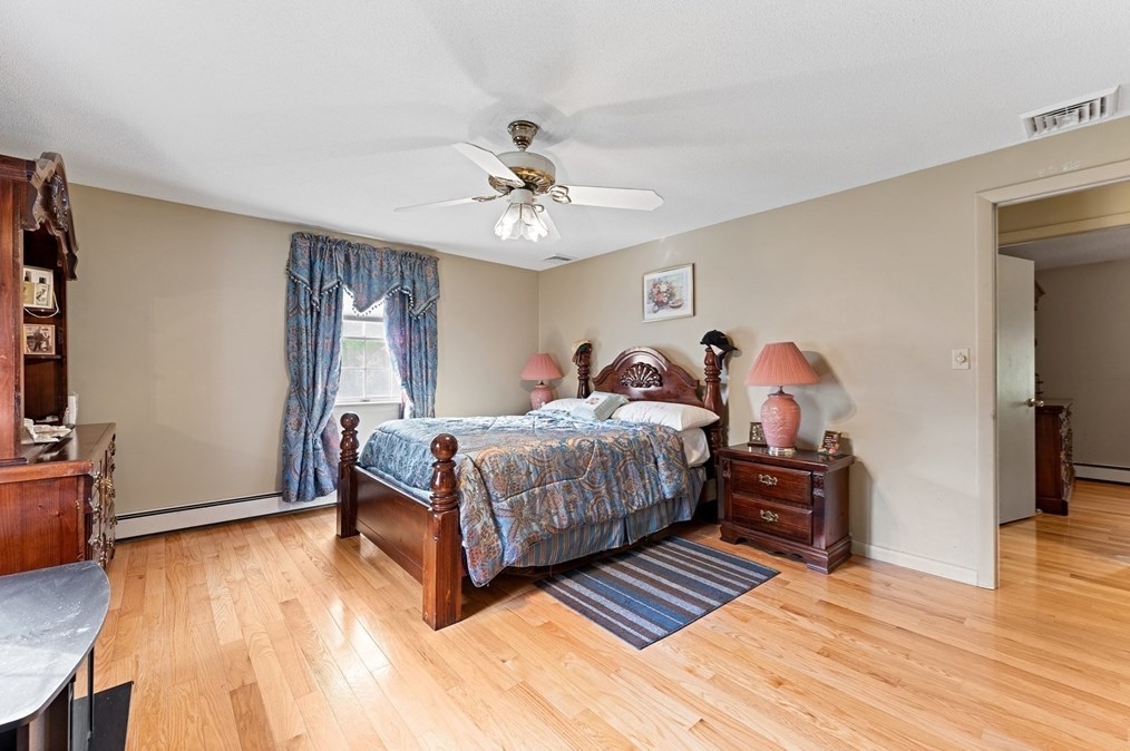 810 Birnie Ave, West Springfield MA  01089-4404 exterior