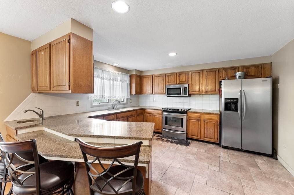 810 Birnie Ave, West Springfield MA  01089-4404 exterior