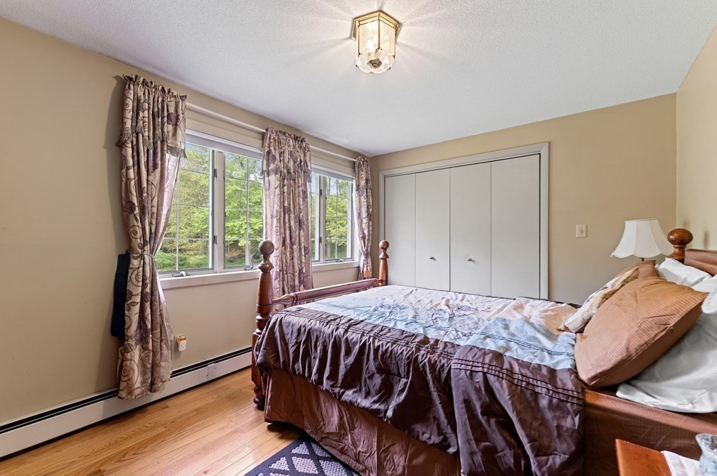 810 Birnie Ave, West Springfield MA  01089-4404 exterior