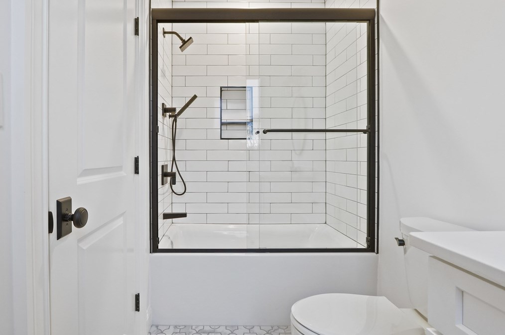 414 Waltham St, Newton MA 02465-1934 exterior