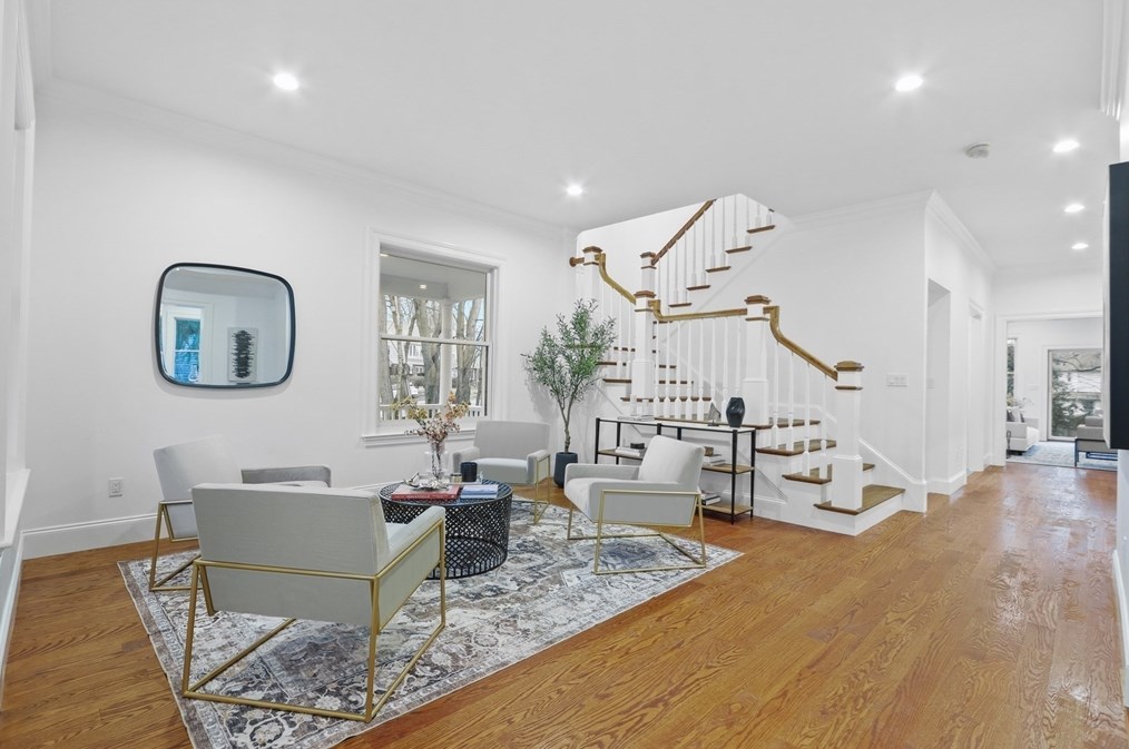 414 Waltham St, Newton MA 02465-1934 exterior