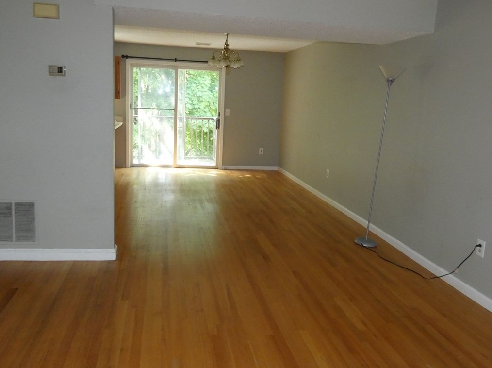 305 Salem St Apt 307, Woburn, MA 01801