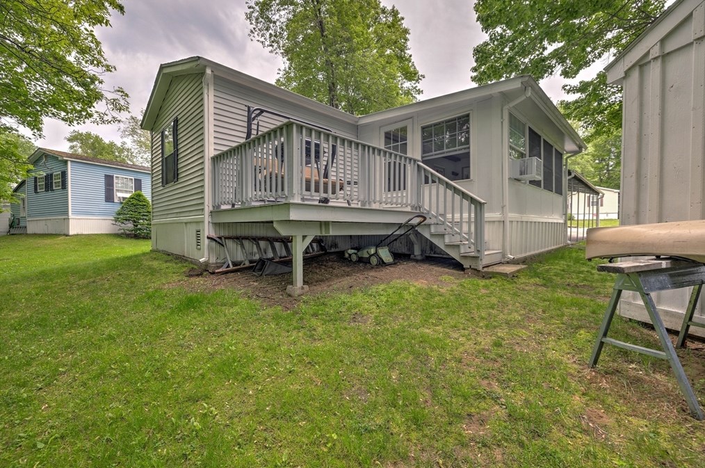 29 Tyler St, Brookfield, MA 01506-1895