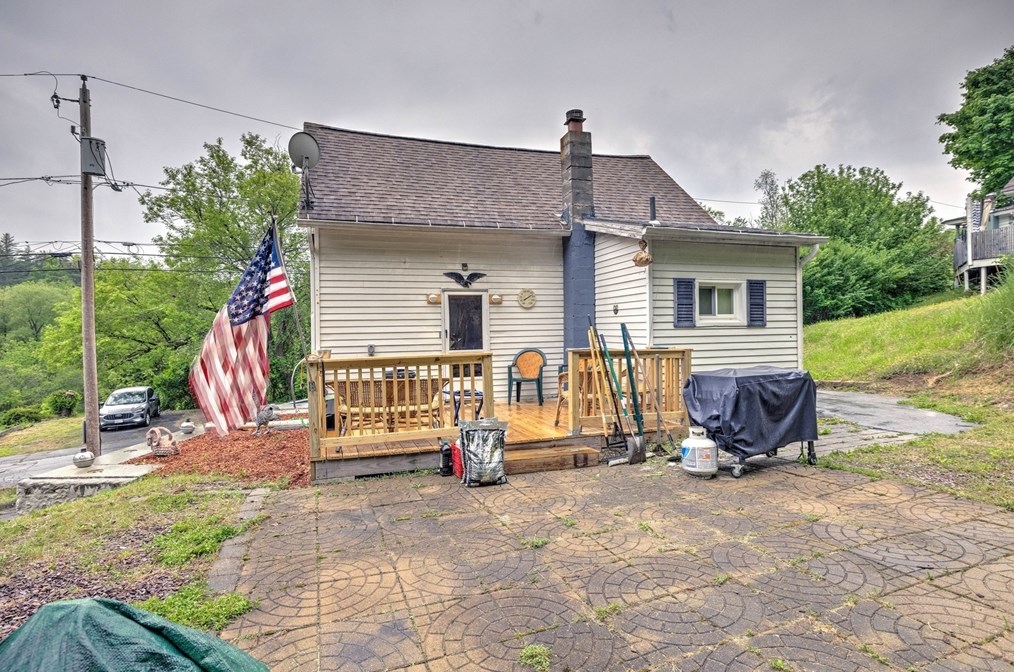 49 Temple St, Spencer, MA 01562