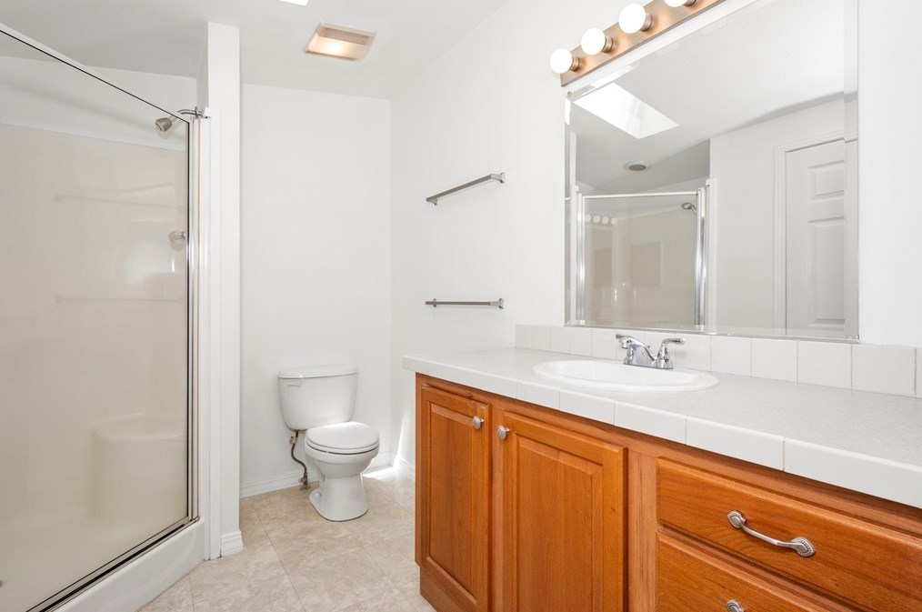 17 Constitution Ave, Warren MA  01083-9704 exterior