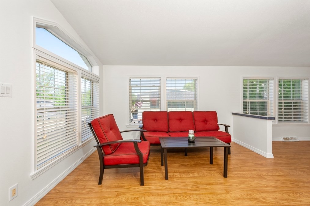 17 Constitution Ave, Warren MA  01083-9704 exterior