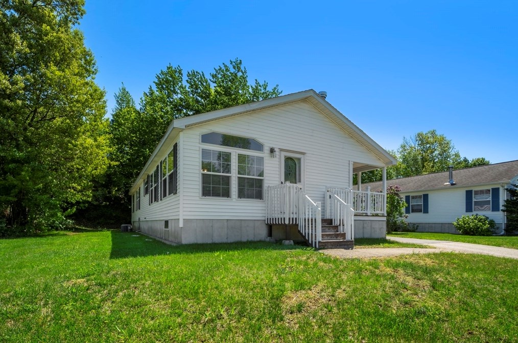 17 Constitution Ave, Warren, MA 01083-9704