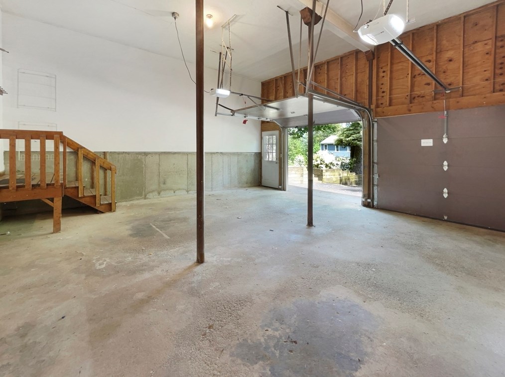 7 Windemere Dr, Acton MA 01720-2024 exterior