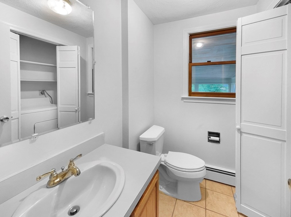 7 Windemere Dr, Acton MA 01720-2024 exterior