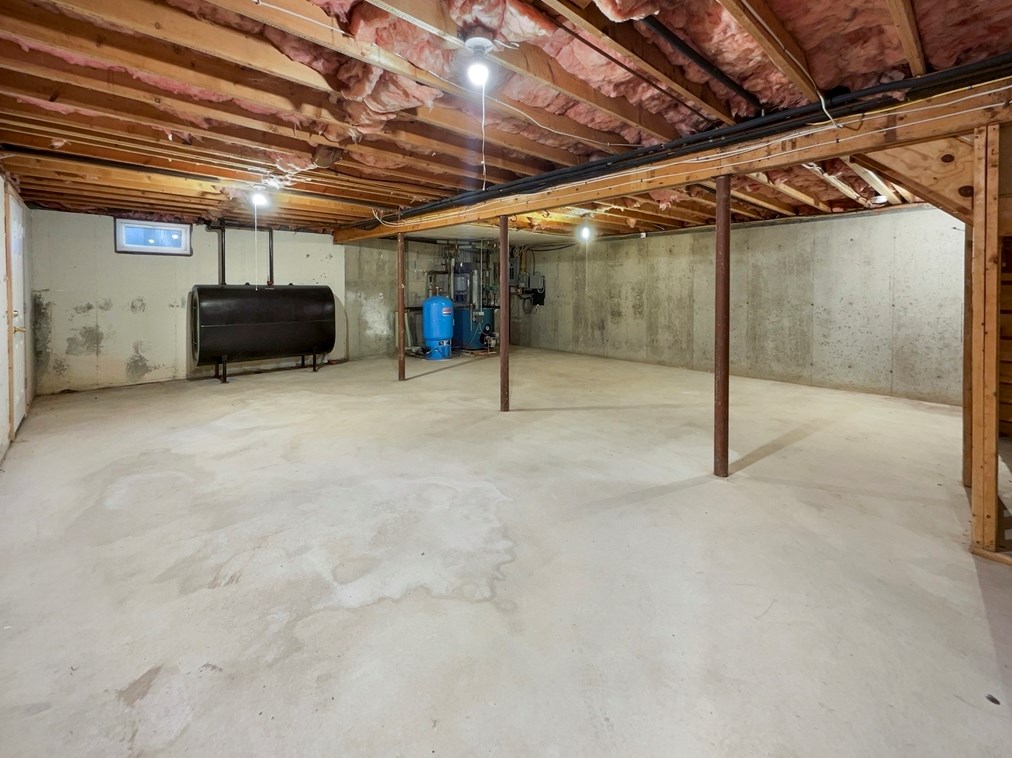 7 Windemere Dr, Acton MA 01720-2024 exterior