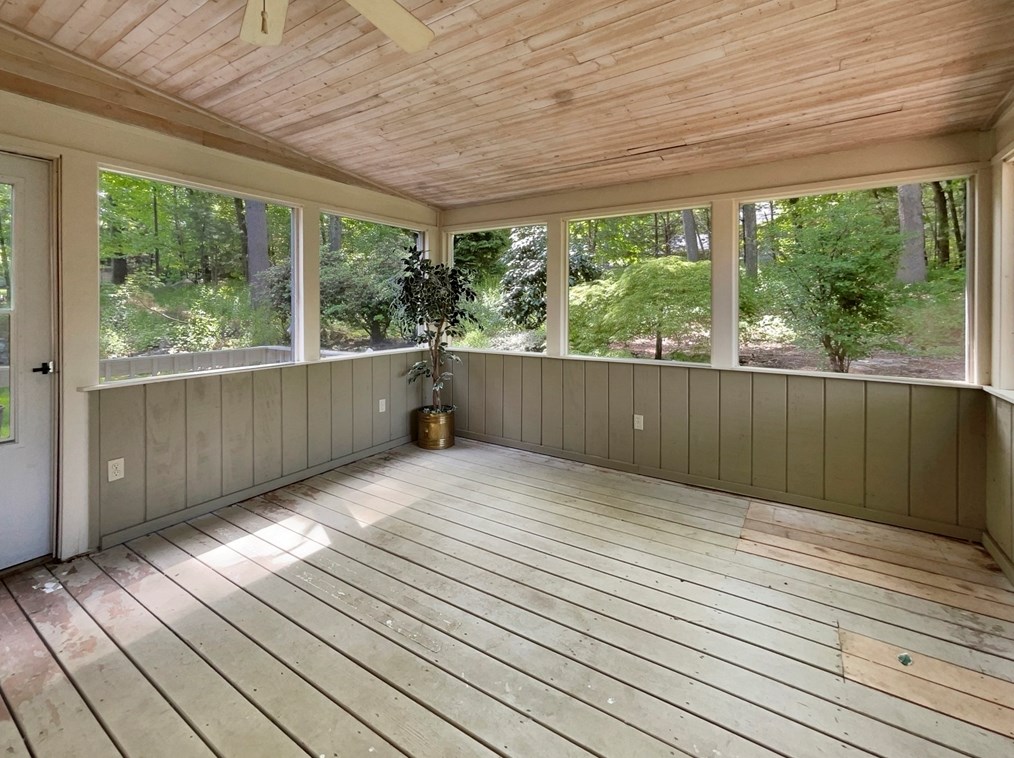 7 Windemere Dr, Acton MA 01720-2024 exterior