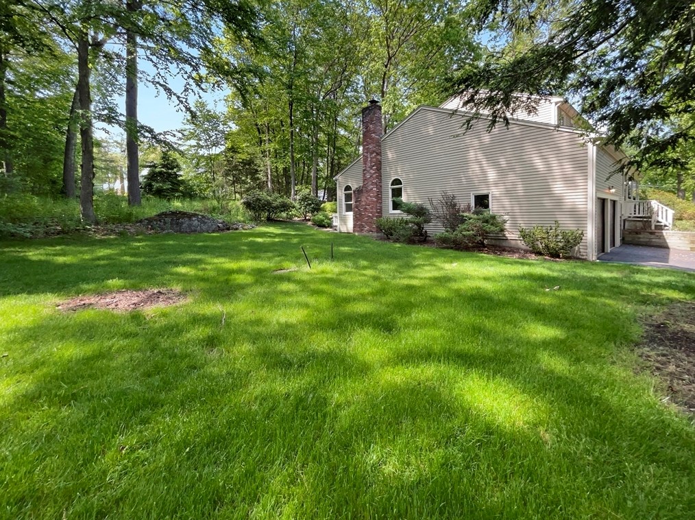 7 Windemere Dr, Acton MA 01720-2024 exterior