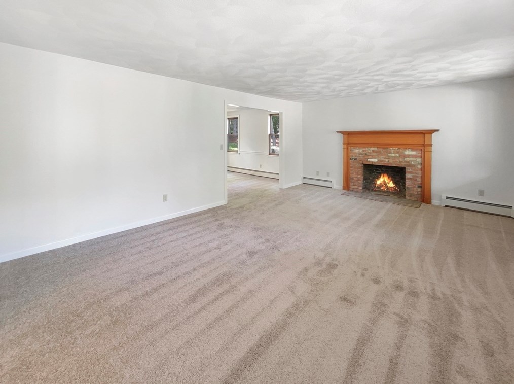 7 Windemere Dr, Acton MA 01720-2024 exterior