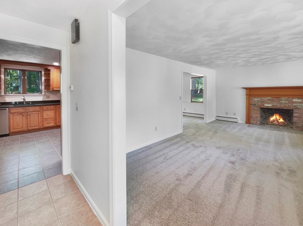 7 Windemere Dr, Acton MA 01720-2024 exterior