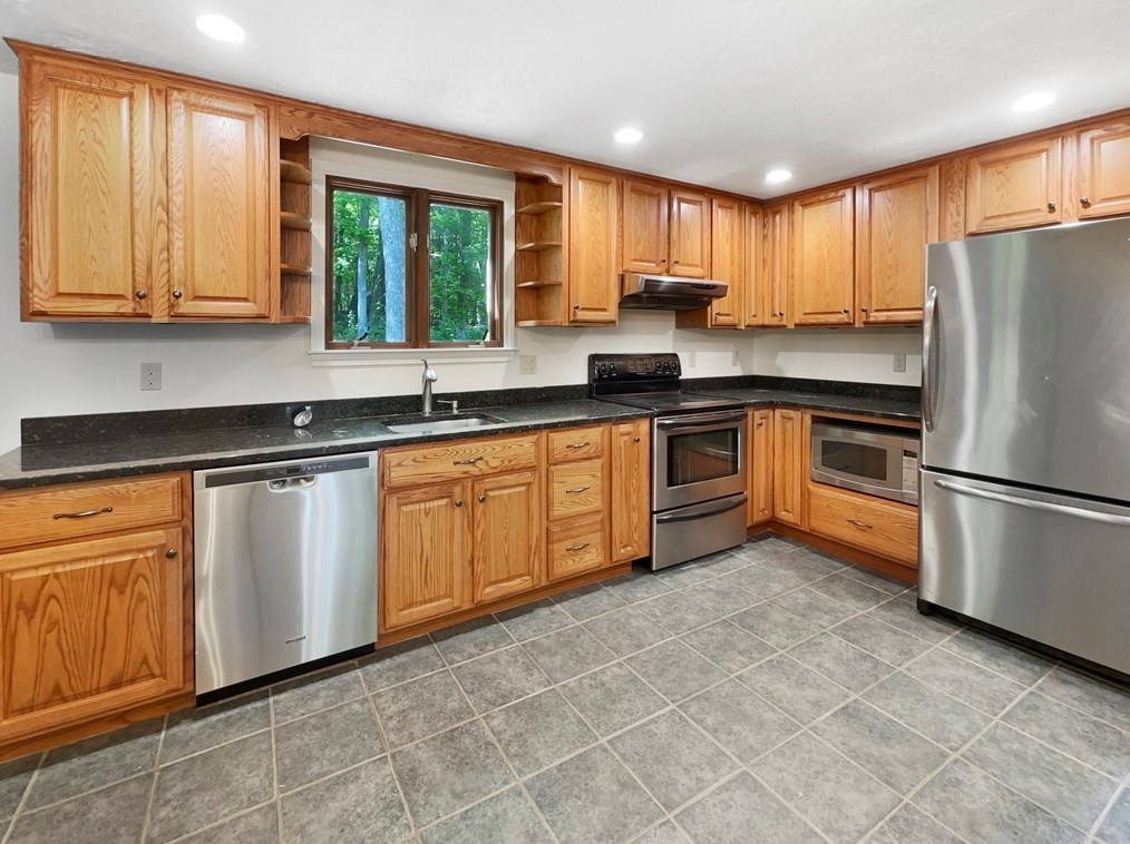 7 Windemere Dr, Acton, MA 01720