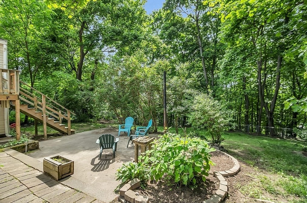 52 High St, Hudson, MA 01749