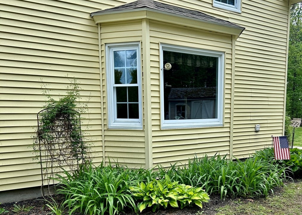 9 Ardlock Pl, Dudley, MA 01571 exterior