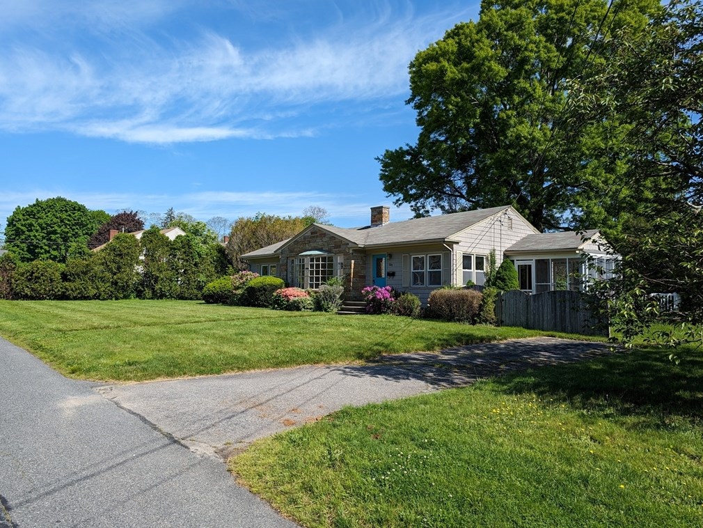 121 Sycamore St, Swansea, MA 02777