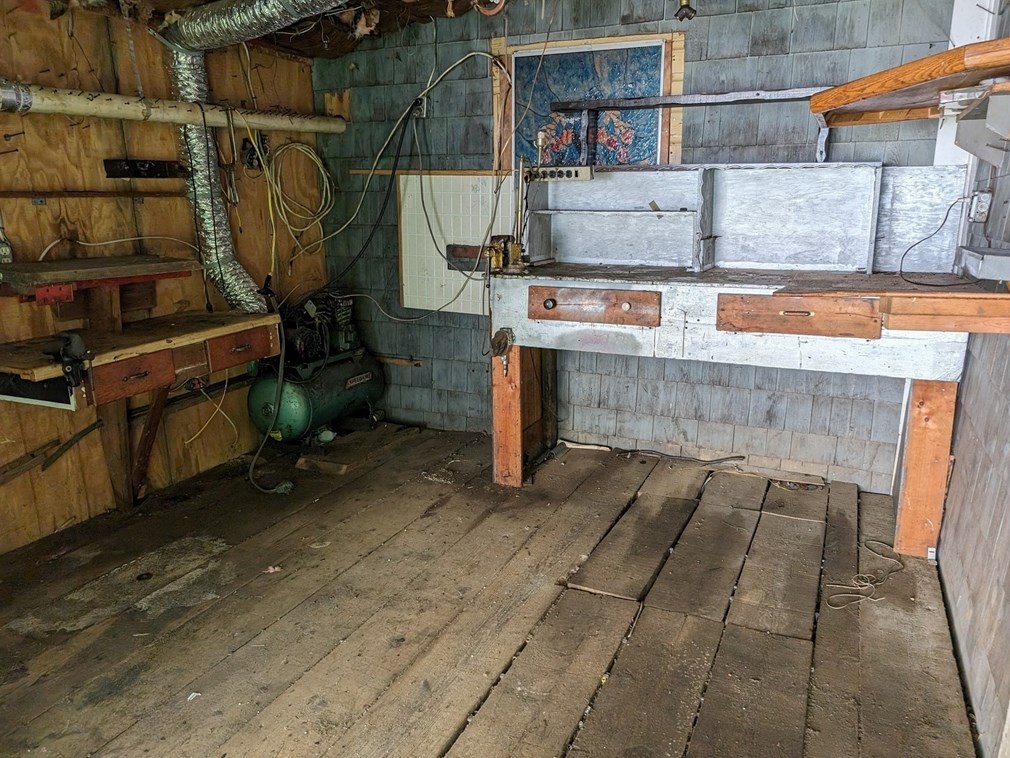 97 Hebron Ave, Seekonk MA 02771-2101 exterior