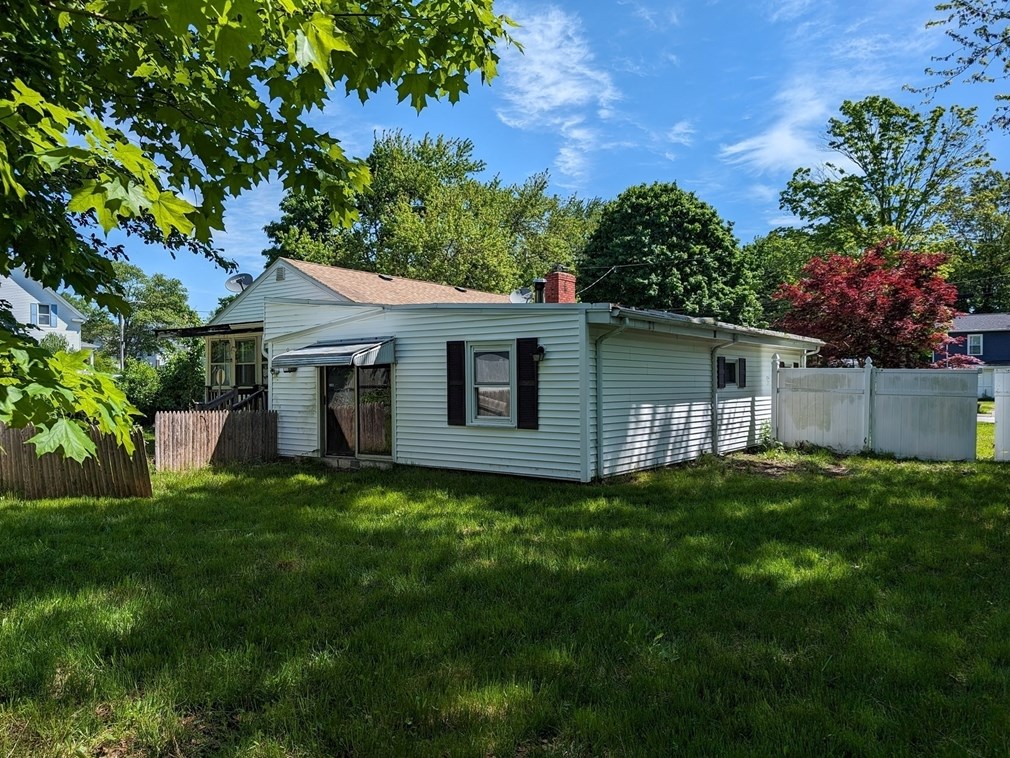 97 Hebron Ave, Seekonk MA 02771-2101 exterior